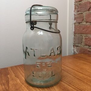 EUC Atlas EZ Seal Vintage Mason Jar w lid glass